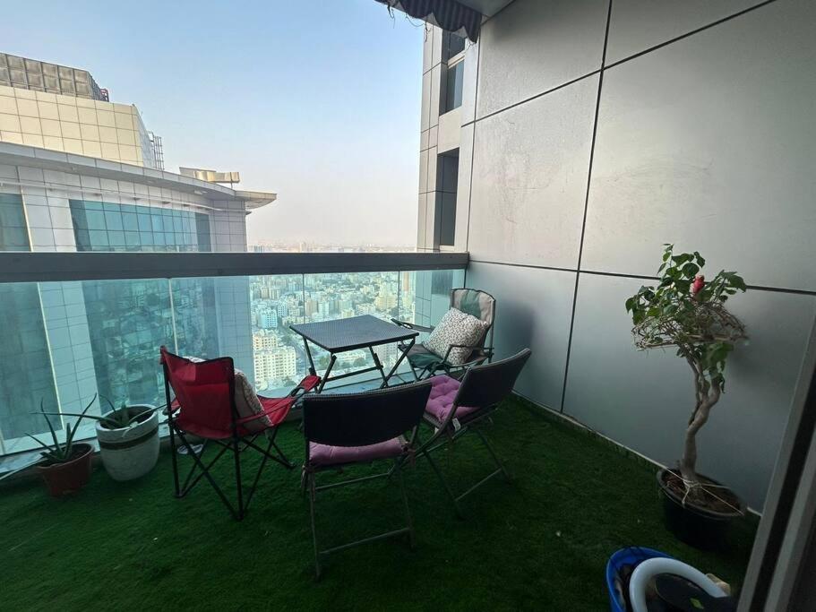 Super Flat In Corniche Tower Apartment Ajman Bagian luar foto