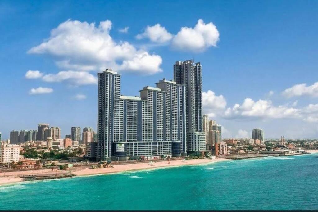 Super Flat In Corniche Tower Apartment Ajman Bagian luar foto